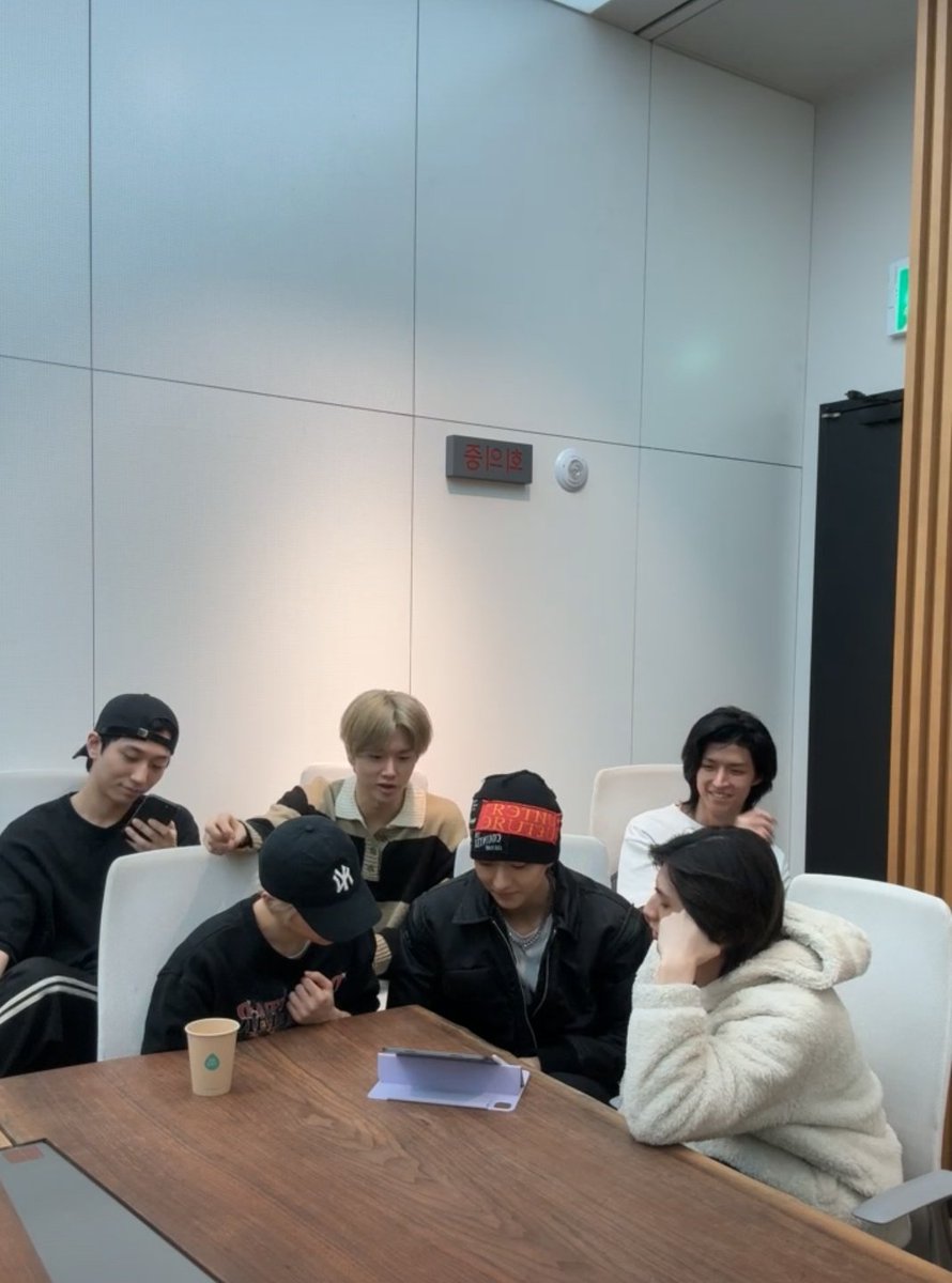 PORTALXHBRASIL's tweet photo. 🔴 | #LiveIG 03.02.24

O Xdinary Heroes está ao vivo no Instagram! 

“Muito tempo sem ver vocês”

https://t.co/xr1ssn6JaP https://t.co/qfR7aDiGnS