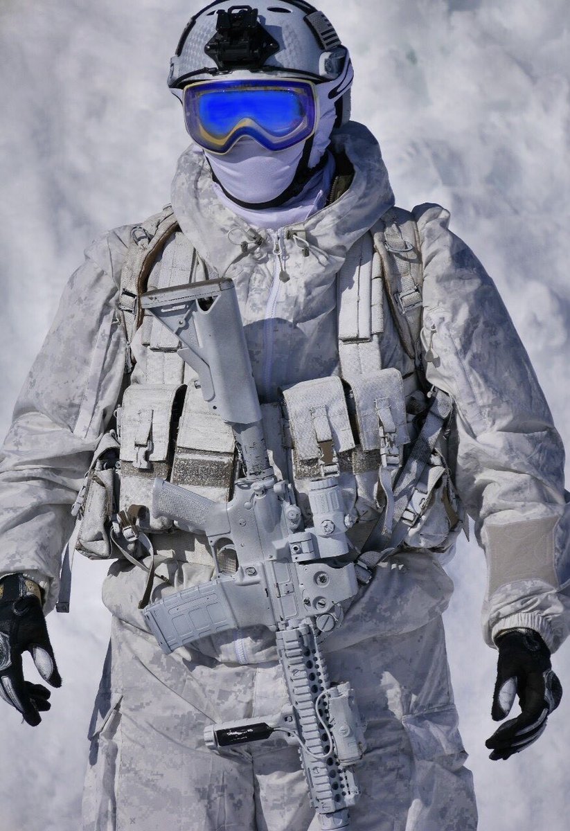🇺🇸⚓️ U.S. NAVY SEALs 🦭🔱
❄️WINTER WARFERE❄️
🪖 OPS-CORE FAST CARBON HELMET + WILCOX L4G19 NVG MOUNT 🪖
🥽 OAKLEY FLIGHT DECK GOGGLE  🥽
🥼 Vertx Overwhite Set Snow Camouflage 🥼
🦺 LBT-1961G 🦺
🧤 MECHANIX WEAR M-PACT3🧤
🔫 Mk18 mod1 🔫
📷 Photographed on January 28, 2024 📸
