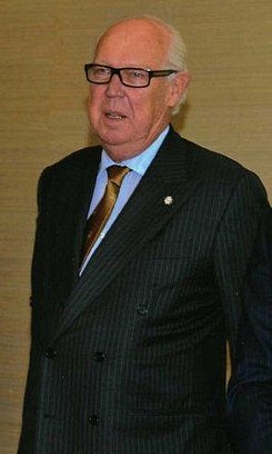 apfiguereo's tweet photo. Hoy que ha muerto #VíctorManuel de #Saboya, hijo único varón del último #rey de #Italia, cuya jefatura de la casa se disputa con el #DuquedeAosta, repasemos las vinculaciones más recientes entre los Saboya y los soberanos españoles 👇 https://t.co/QgIdtMG14G