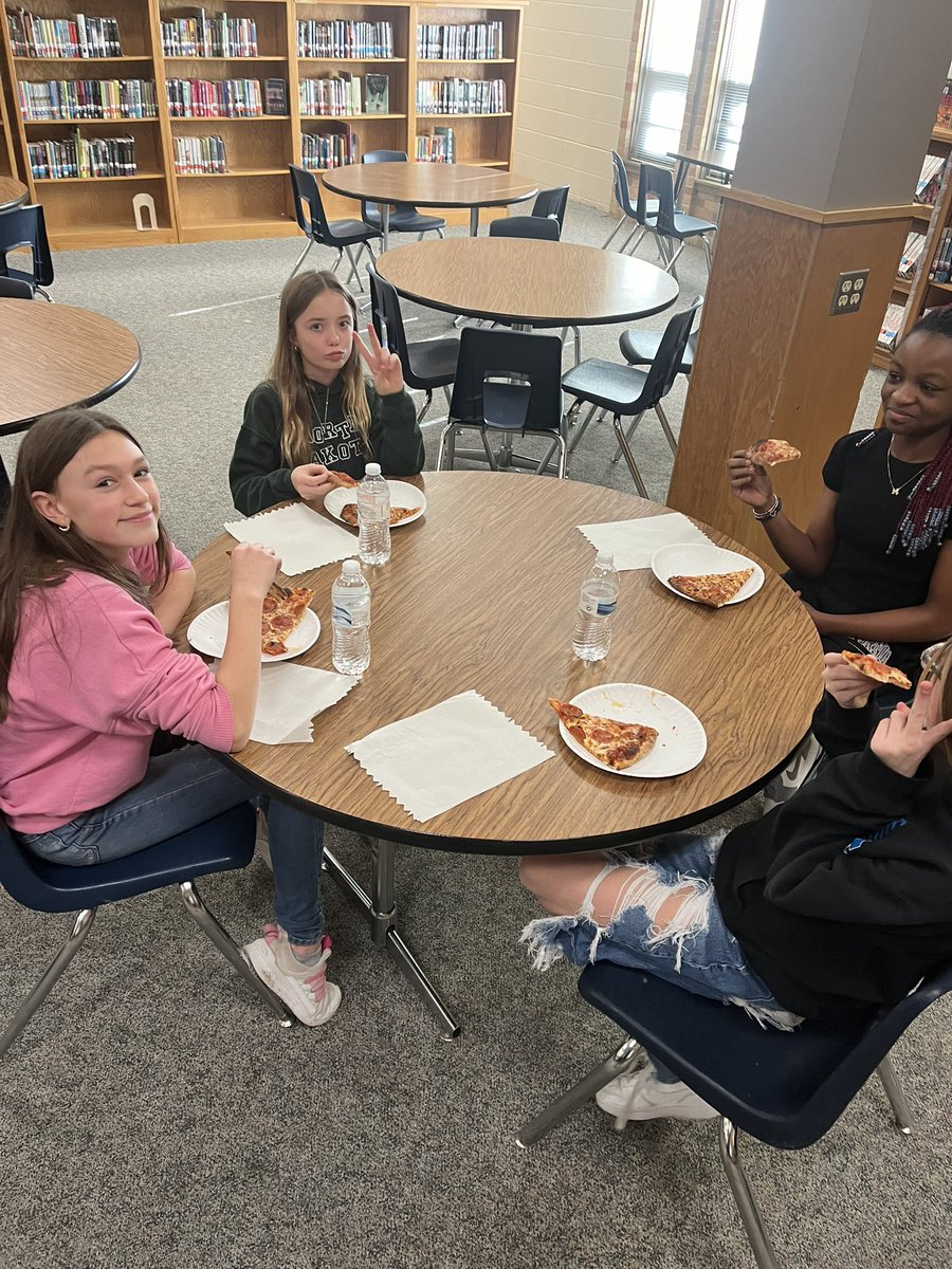 A huge shoutout to <a href="/DeeksPizza/">Deek's Pizza 🍕</a> for their generous donation to our planner celebration <a href="/vmsroyals/">Valley Middle School</a> this week! We appreciate all you do for our building and community!
