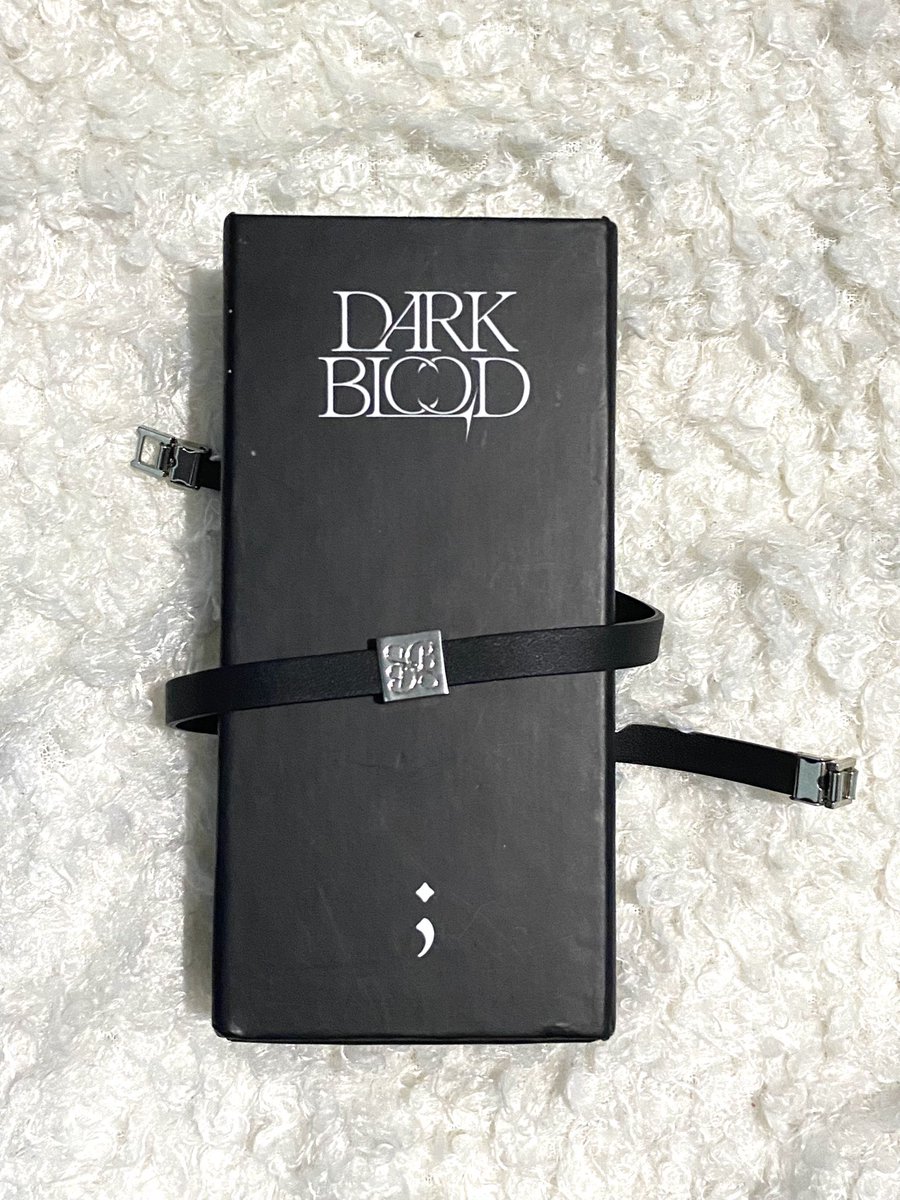 Enhypen Merch Giveaway !

One winner of: 
• Sealed Orange Blood Ksana Version
• Dark Blood Choker

- mbf &amp; rt this tweet
-  ph only
- winner must shoulder sf 

ends: tba