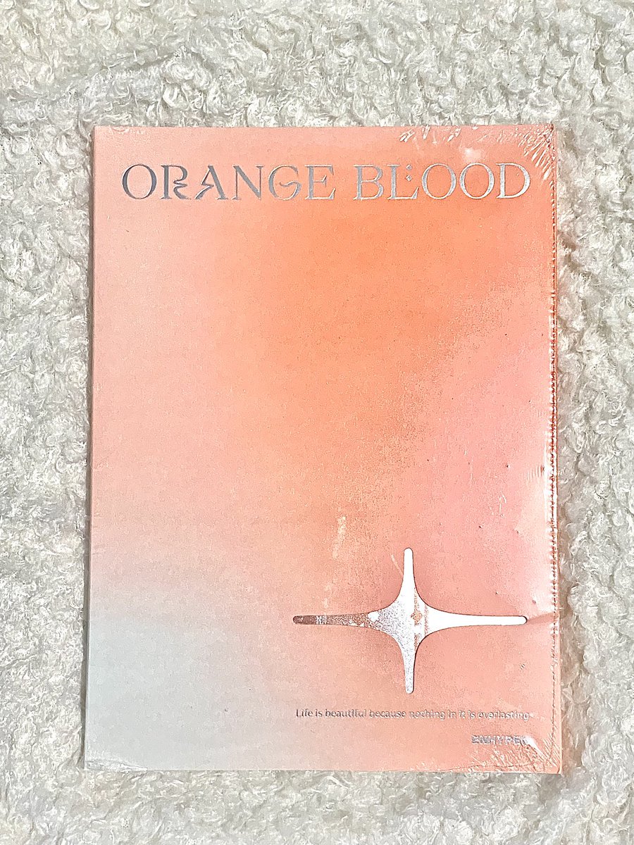 vjscart's tweet photo. Enhypen Merch Giveaway !

One winner of: 
• Sealed Orange Blood Ksana Version
• Dark Blood Choker

- mbf &amp; rt this tweet
-  ph only
- winner must shoulder sf 

ends: tba https://t.co/pyML4YY8Hf
