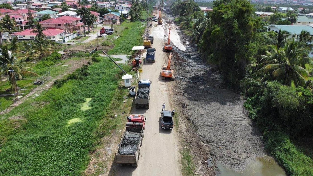 minrodriguesmp's tweet photo. Construction has begun on the remaining section of Eccles Access Road (Dump Site Road). The road is being converted into a four-lane thoroughfare to connect Heroes Highway to the East Bank four-lane Highway (Public Road).
#AdvancingInfrastructure #ConnectingCommunities #OneGuyana https://t.co/ZlxdxysCxH
