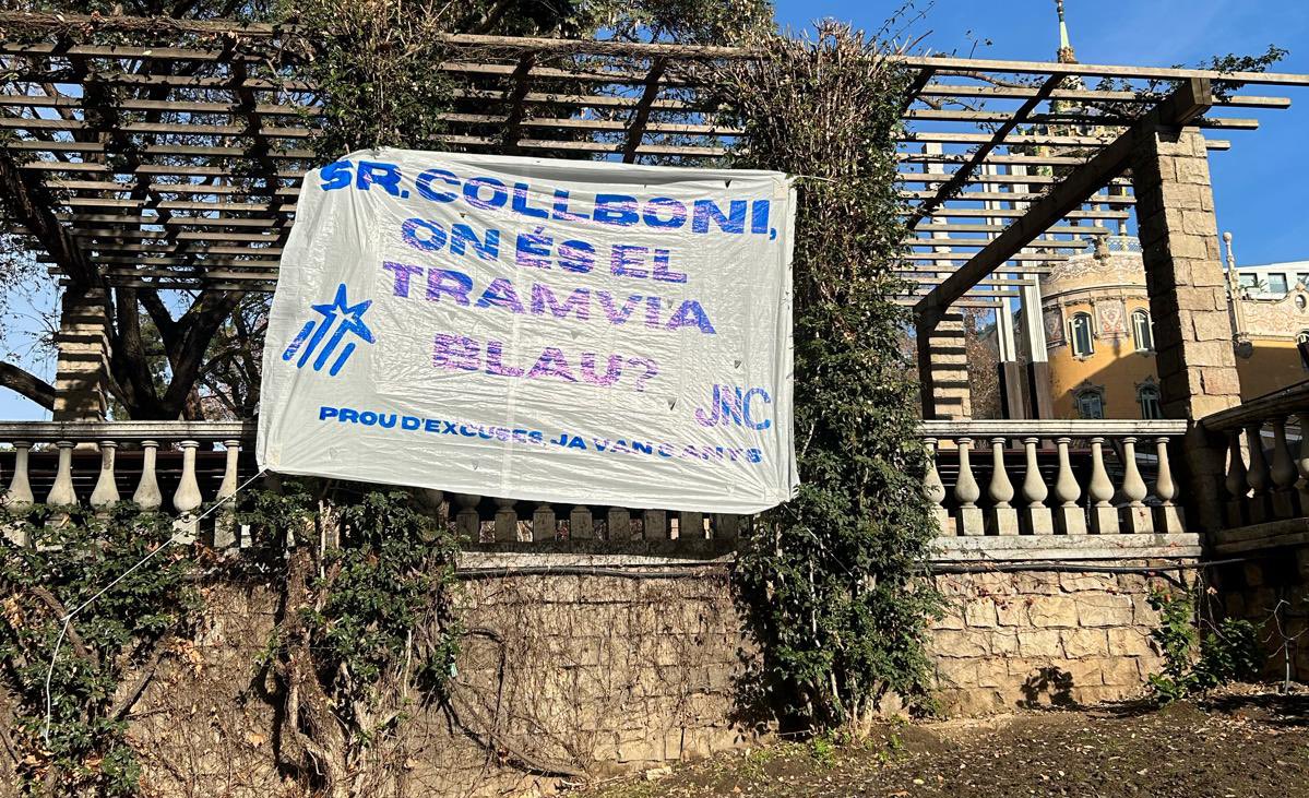 jncSSG's tweet photo. 🚋 Avui al costat de @JuntsXCatSSTG i el grup municipal reivindiquem la tornada del Tramvia blau.

Tot un emblema del districte, i de la ciutat, que ja fa 6 anys que no hi és. 

Seguim! https://t.co/GmTfUCw0uT