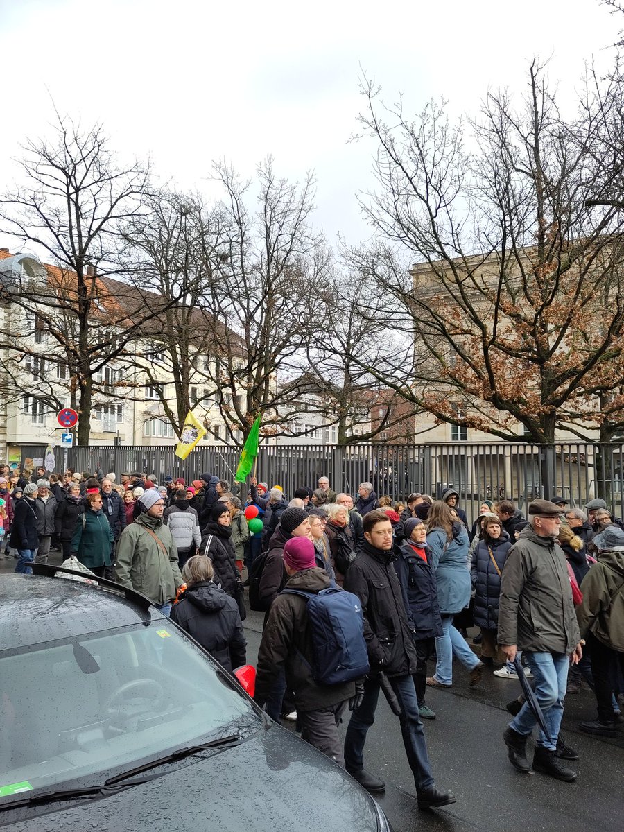 10.000 Menschen haben heute in Hannover deutlich gemacht: Hannover ist bunt statt braun! Für Demokratie! Gegen Spaltung! 

#WirSindDieBrandmauer #BuntstattBraun #Hannover