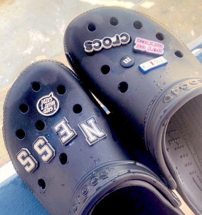 gottaluvness69's tweet photo. Vitamin D for your Crocs☀️
(so that it maintains the exact size)
#WorkCrocs #Crocs #VitaminD #SunnyCrocsDay #SunnySaturdays https://t.co/PaxKiUI6EF