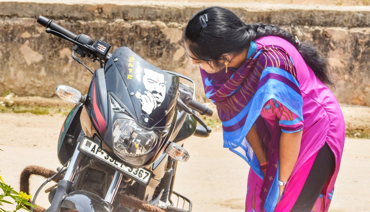 BajawadaGayatri's tweet photo. All time Fav pic 🥰 @tarak9999 https://t.co/4H0iq9qqe1