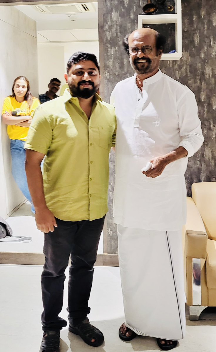 Unbelievable moment meeting the one and only Superstar Rajinikanth! 😍🌟 A surprise encounter that left me star-struck. Truly an unforgettable day in the presence of the living legend.❤️🙏🏼 #FanMoment #Thalaivar #Superstar #RajinikanthMagic ✨@rajinikanth