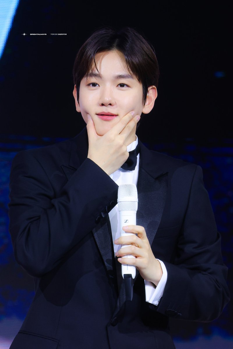 아궁빵😘 #BAEKHYUN #백현 #EXO <a href="/B_hundred_Hyun/">Baekhyun_EXO</a>