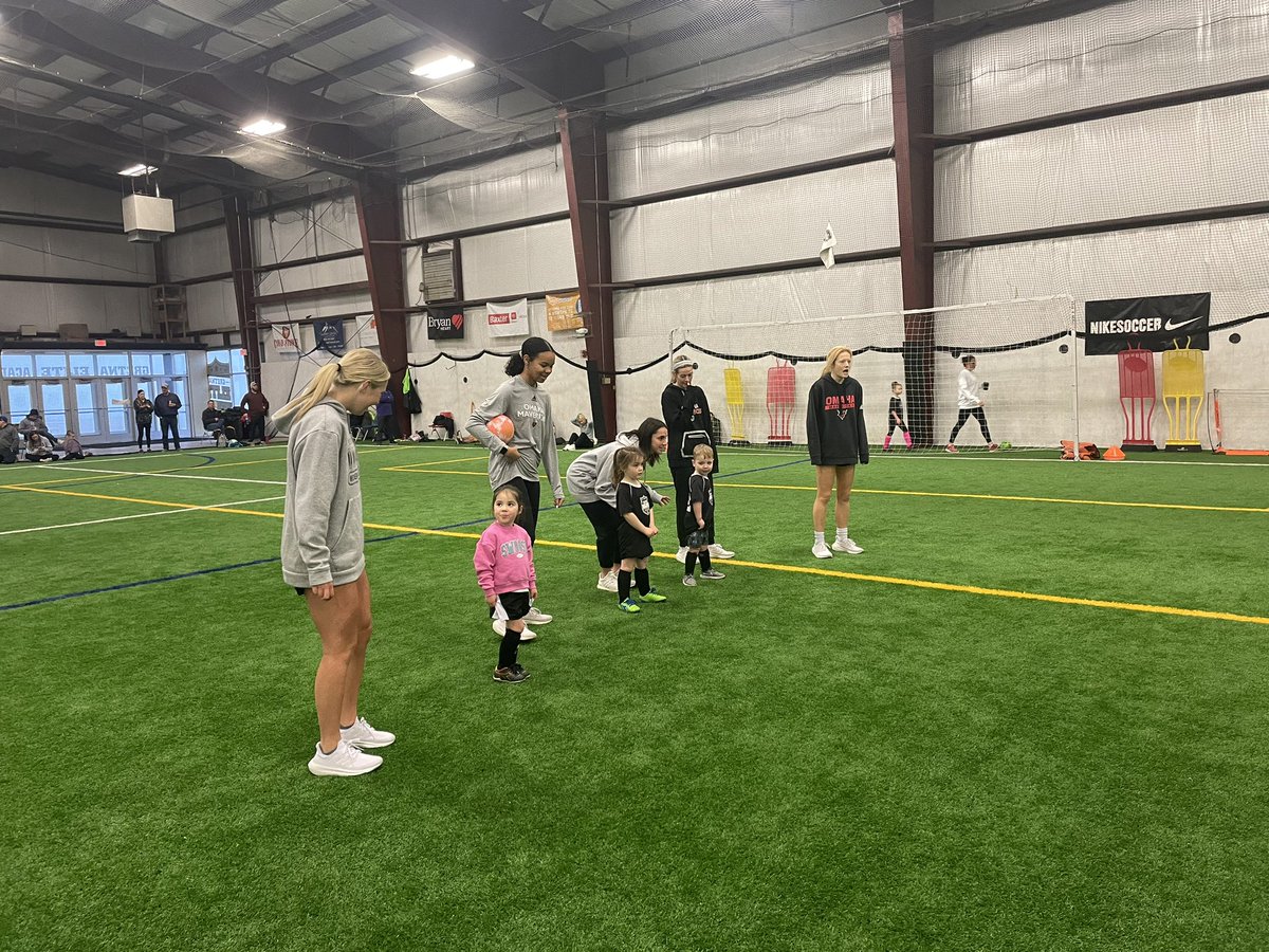 Hanging out with @OmahaMSOC and the kids at @GretnaEliteAcad this morning!