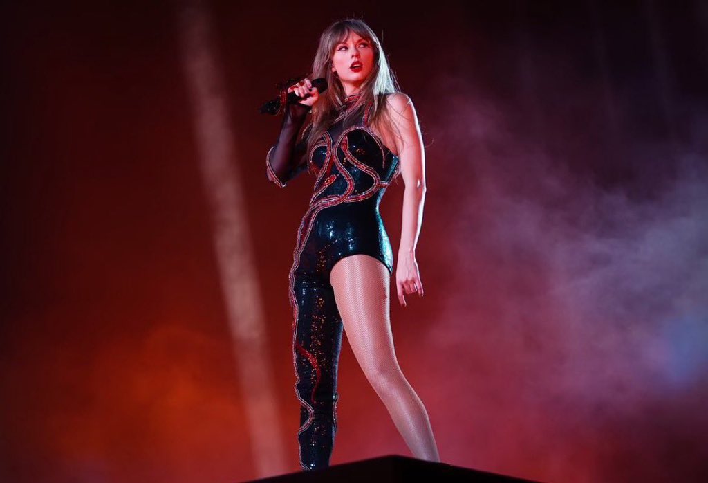 tswifterastour's tweet photo. 🚨| Taylor Swift’s ‘The Eras Tour’ returns  for the first stop of 2024 in Tokyo, Japan in 3 DAYS! ✨🐍🇯🇵

Taylor Swift's 'The Eras Tour' 2024 年の最初の目的地として、3 日後に日本の東京に戻ります! ✨🐍🇯🇵#TokyoTSTheErasTour https://t.co/cZnQGAGRkw