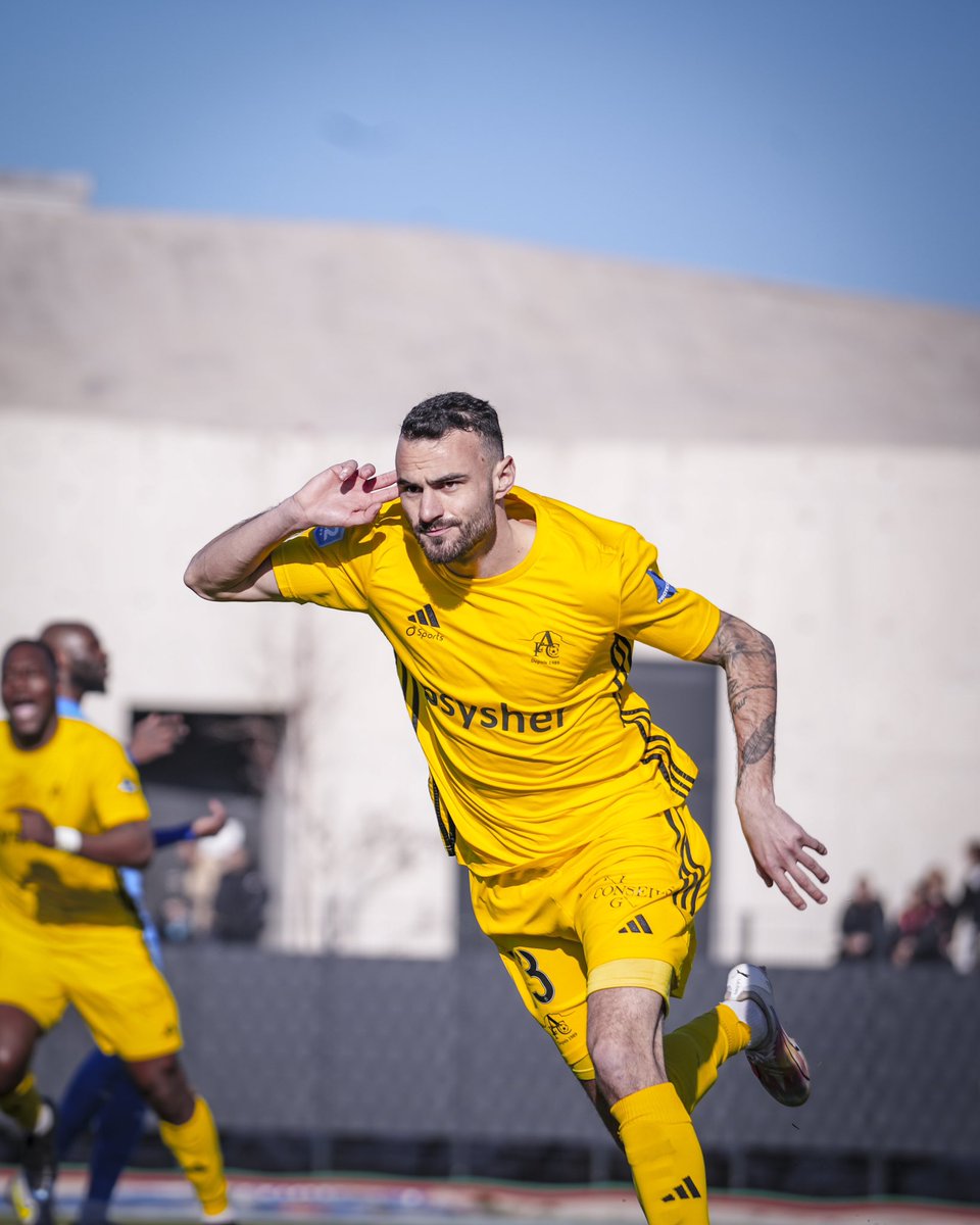 Scaabofficiel's tweet photo. 45’ | AFC 1️⃣-0️⃣ OAC 

L’AFC mène au score à la pause grâce à la réalisation de @ThibVialla en début de match dans une ambiance de FOLIE 💙 

@Joordaan16 Merci chef 🫡 https://t.co/EVzdpZvAlt