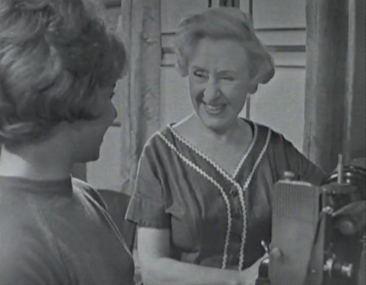 DorisSpeedFans's tweet photo. Doris as Annie Walker in the 17th episode of Coronation Street (3rd February 1961) with June Barry as Joan Walker #DorisSpeed #JuneBarry #ClassicCoronationStreet #CoronationStreet #ClassicCorrie #Corrie https://t.co/uckdbgFmXu