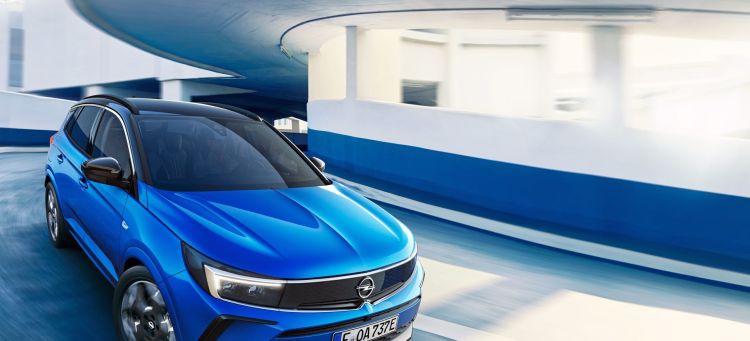 AutosTunning's tweet photo. No es chino, pero este inesperado chollo SUV se vende a precios de 2021 y tiene 514 litros de maletero https://t.co/KFJxKybxvc https://t.co/doUK4FdRpa
