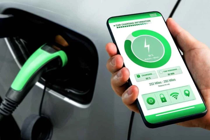 AutosTunning's tweet photo. El motivo por el que los cargadores gratuitos serían un problema en España, el país más pícaro del mundo https://t.co/mKF7g6JtjK https://t.co/jVLfvHgTwh