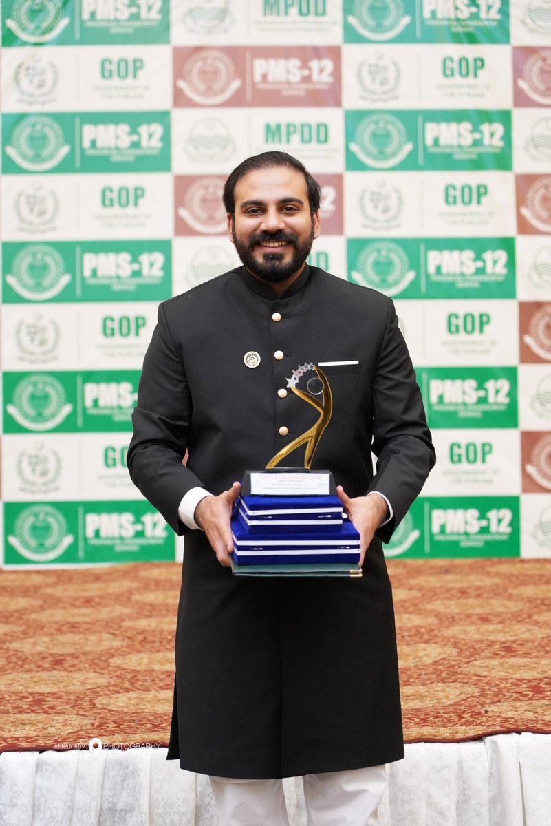 wikianjum's tweet photo. Yours truly has been honoured as the Best Presenter of PMS-12 at MPDD. I am grateful for this recognition and the incredible journey of learning. This award is a testament to the hard work, dedication, and passion poured into honing presentation skills.Thank you MPDD ! https://t.co/QaUwLiOa9p