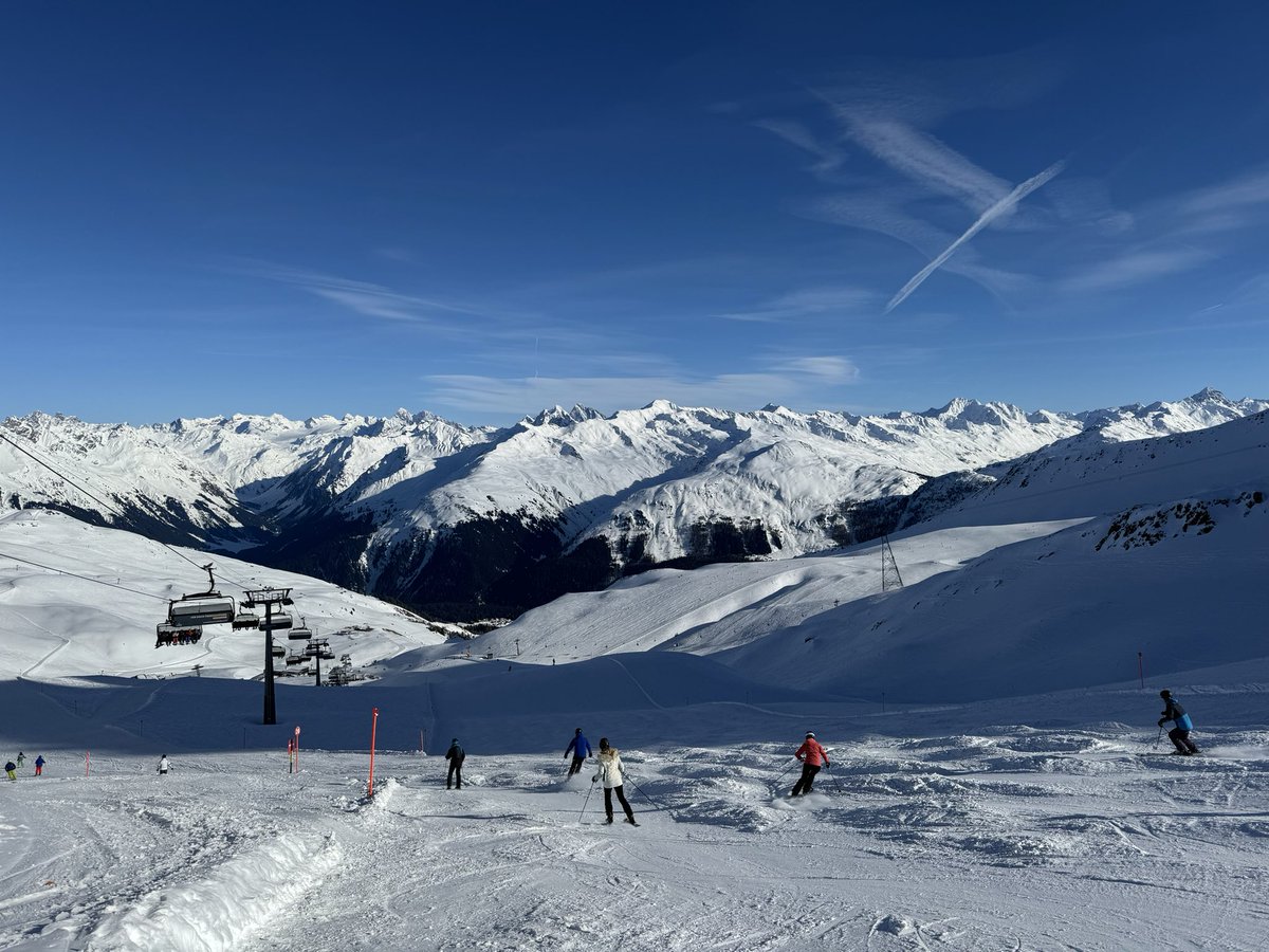 Ach so, so sah es oben aus ☀️☀️☀️. <a href="/DavosKlosters/">Davos Klosters 💛💙</a>