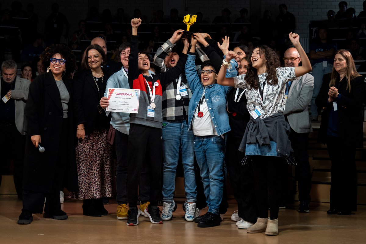 Premi a l'entrenador per a l'equip Veïnat Team!  

#FirstLegoLeagueGirona

<a href="/FLL_Spain/">FIRST LEGO League SPAIN</a> <a href="/IngenieraSoy/">Ingeniera Soy</a> <a href="/univgirona/">Universitat de Girona</a> <a href="/UdGPolitecnica/">Escola Politècnica Superior #50EPS</a> <a href="/PatronatEPS/">Patronat Politècnica</a> <a href="/educacio_gi/">#EducacióGirona</a> <a href="/diariARA/">diariARA</a> <a href="/DiarideGirona/">Diari de Girona</a> <a href="/VilaWeb/">VilaWeb</a> <a href="/cultura_cat/">Cultura</a> <a href="/GRNInternet/">GRN Serveis Telemàtics</a> <a href="/FundMetalquimia/">Fundació Metalquimia</a>