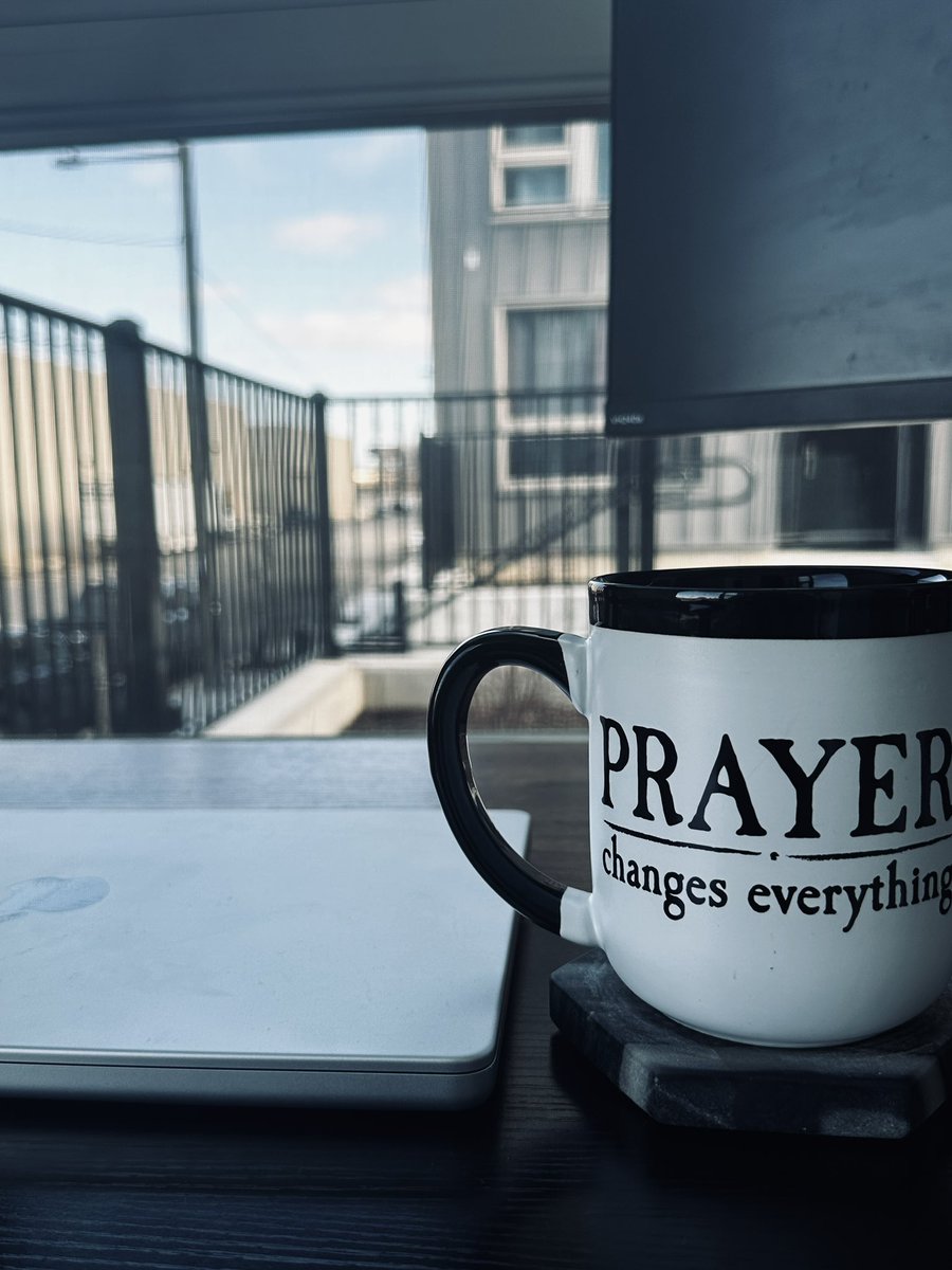 Markie_Jay06's tweet image. #WritingBlackness✍🏿 Day 3: After journaling about the project’s aims &amp;amp; drafting RQs, I’m ready to begin sculpting the project. I began with the intro where I situate the project in a broader context &amp;amp; argue why this particular study is necessary. Funnel method!

Happy Saturday‼️