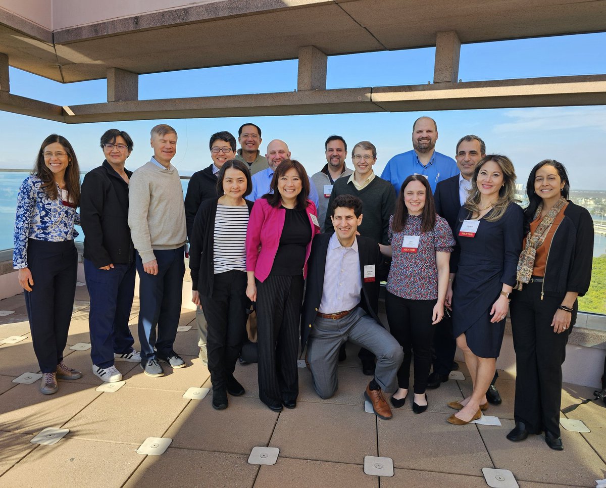 USSONAR_Rh's tweet photo. Our expert USSONAR 2024 Fundamentals Course #ultrasound faculty. Teaching the next generation of rheumatologists #innovation #medtwitter #meded #rheumatology #POCUS https://t.co/xaU4cZEeTd