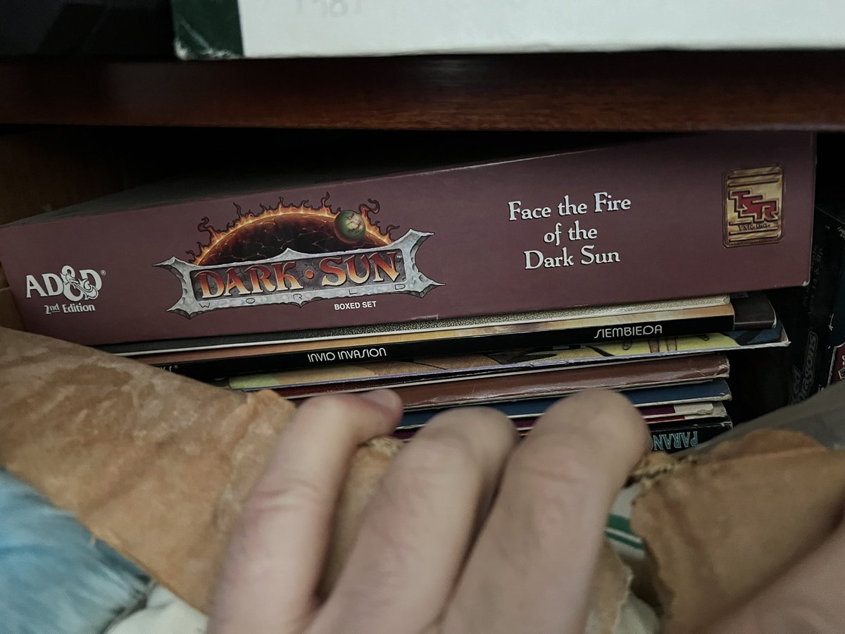 MastiffMassive's tweet image. Gods a above! I think I just found a long-lost treasure chest!
#tsr #advancedDnD #rpg #vintage