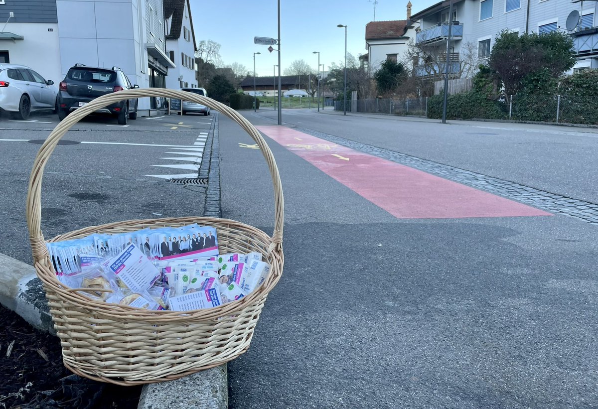DieziSimon's tweet photo. Wir machen die Region Rorschach stark!💪🏻
Eine weitere Standaktion, welche seitens Bevölkerung sehr geschätzt wurde!👍🏻
Herzlichen Dank für Ihre Stimme.👏🏻
#kantonsratkandidat #thal #rorschach #rorschacherberg #fdp #teamfdp #kantonsrat
#kommunikativ #kompetent #führungsstark https://t.co/FEuE8S9ww7