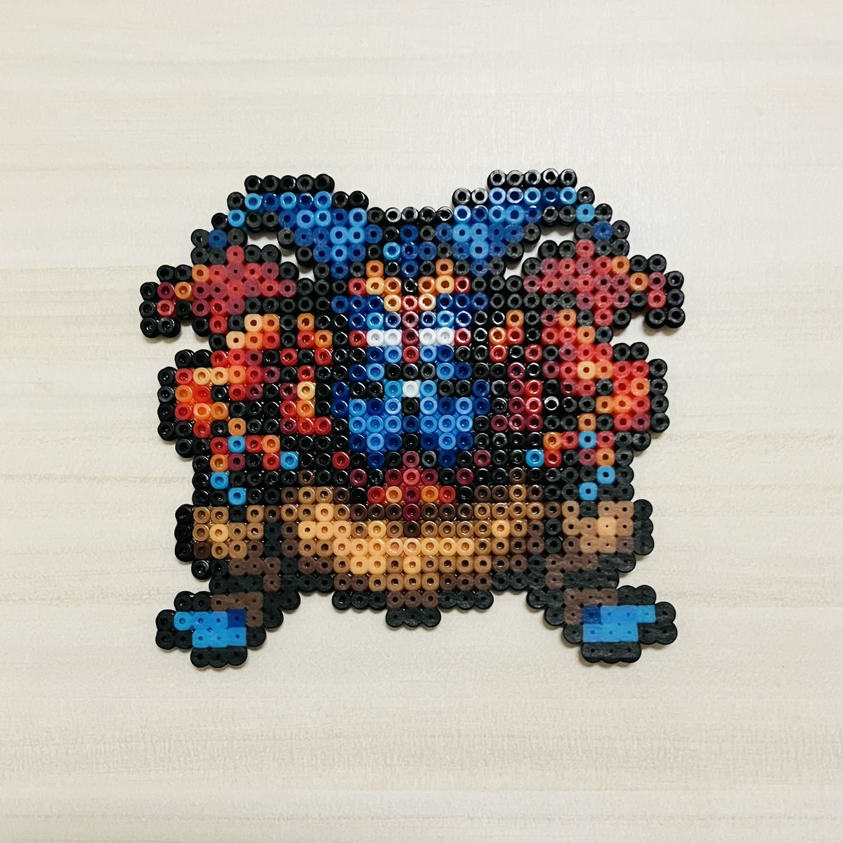 ebi_muki's tweet photo. アイロンビーズでドラクエモンスター
「アンクルホーン」

ドラクエ4にて初登場。半人半獣の魔人で
コイツが��てくるともう終盤近いイメージの定番モンスター。強力な呪文や高い攻撃力をもつが、直訳すると「ツノおじさん」
強いぞ！ツノおじさん！ https://t.co/tW6lll78FM