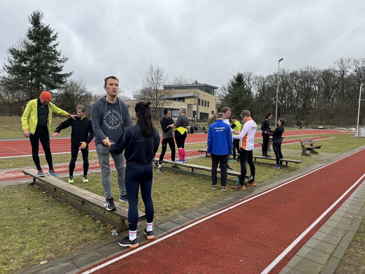<a href="/RunningBlind1/">Running Blind</a> Vanochtend lekker getraind bij <a href="/AVFitZeist/">AVFitZeist</a> - even wat Stabiliteitsoefeningen tussendoor.