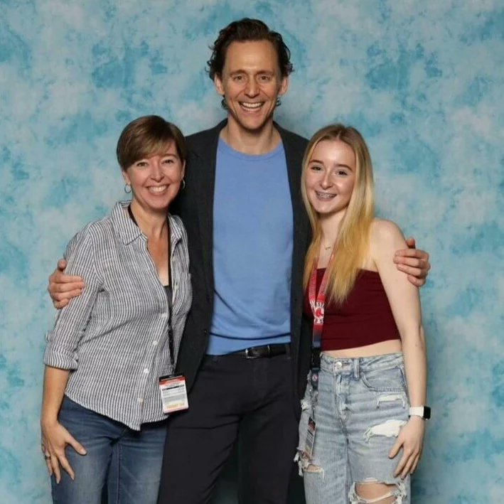 maryensenada's tweet photo. #New
Fotos de Tom con fans, en el día 2 de la Megacon de Orlando.
📸crédito a sus dueños.
#TomHiddleston #TomWithFans #MegaconOrlando2024 #HiddlesArmy #Hiddlesfan #HiddlesArgentina https://t.co/Jp4sakQRSd