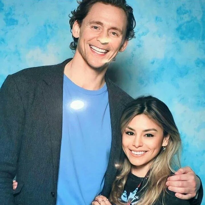 maryensenada's tweet photo. #New
Fotos de Tom con fans, en el día 2 de la Megacon de Orlando.
📸crédito a sus dueños.
#TomHiddleston #TomWithFans #MegaconOrlando2024 #HiddlesArmy #Hiddlesfan #HiddlesArgentina https://t.co/Jp4sakQRSd