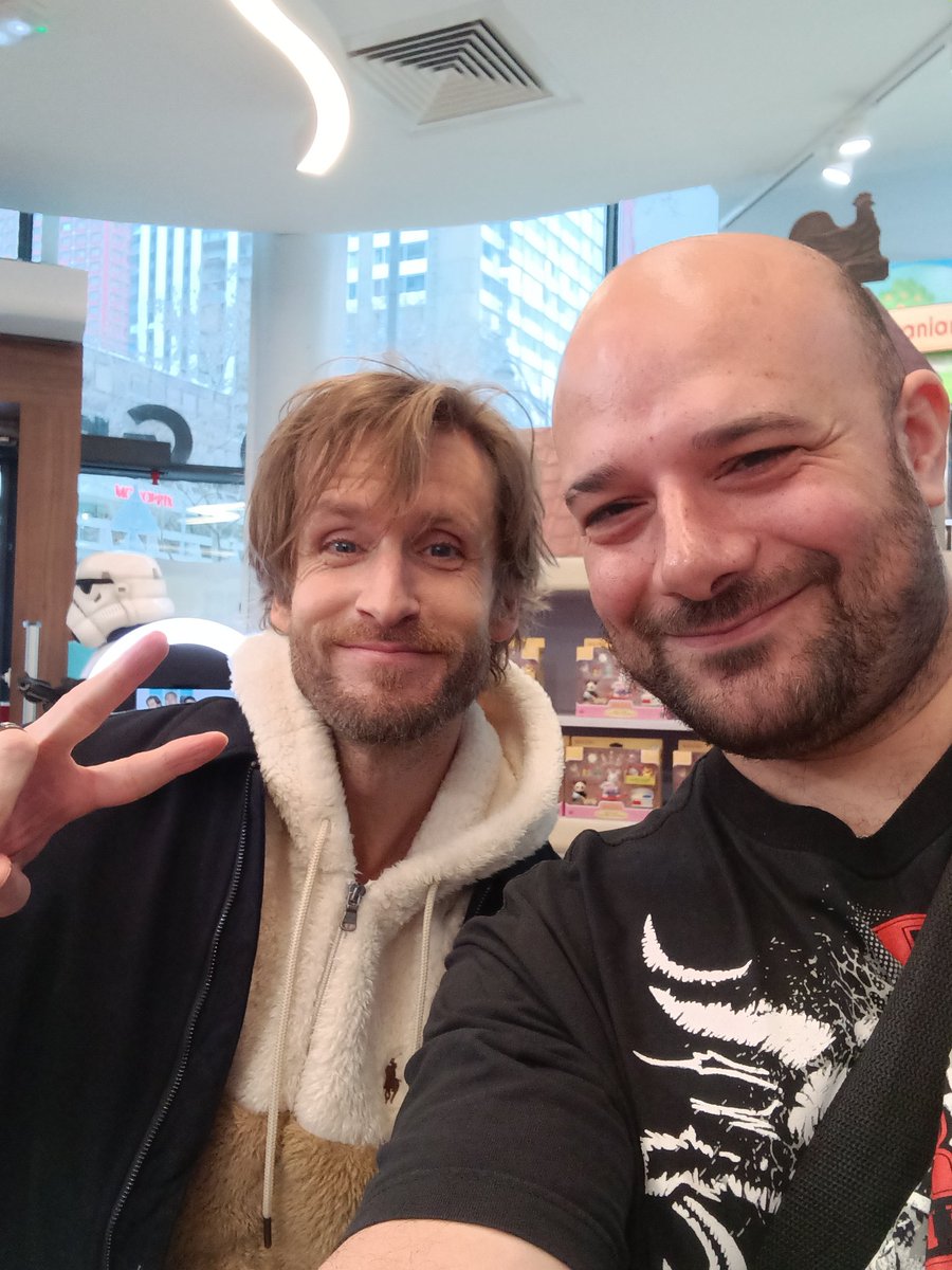 patrickppv's tweet photo. @PhilippeLacheau merci pour ce rapide moment ce matin j'aurai tellement voulu rester,j'aurai voulu que tu me dédicace mon blu ray nicky larson que j'avais ramené mais un jour peut être. Pareil pour @reemkherici que je n'ai pas pu voir ou @dubosc_franck mais un jour peut être https://t.co/wB9ka2ytbG