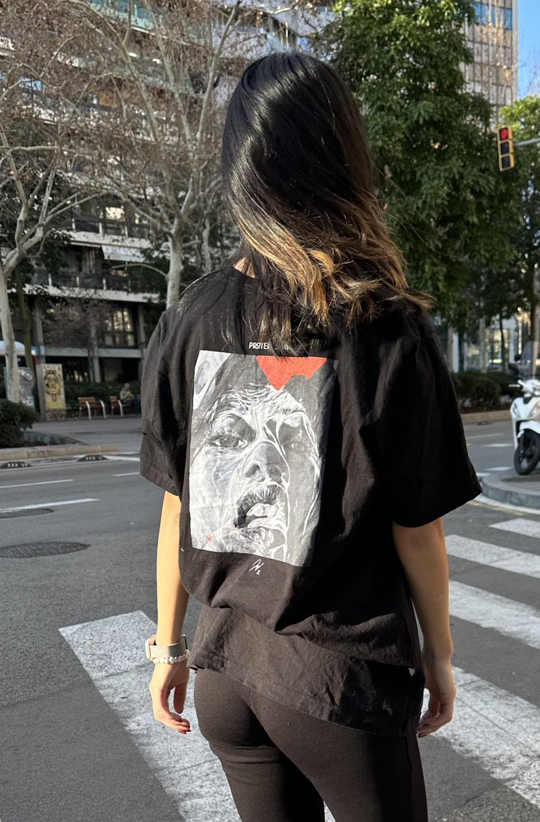isseynfarran's tweet photo. Check out my merch here, if you're interested! My art. My gear. 

https://t.co/kJM0iwSe2V https://t.co/cWLtS18KGb