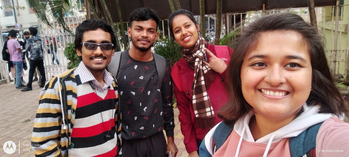 KrishnenduDG's tweet photo. Team Shades @Diversion2k24 .. 
🔥🔥

@Dipannita51028 @Pri_code108 @Hrittika01 

#diversion2k24
#mlh #mlhevent #majorleaguehacking #hackathon https://t.co/jnJWOWjAo7