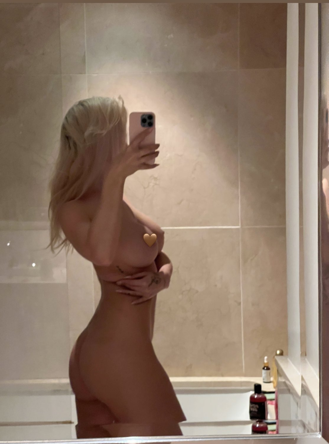 1 pic. Like if u wanna shower w me? 🫧🪽 https://t.co/Xl16RQ2V2s