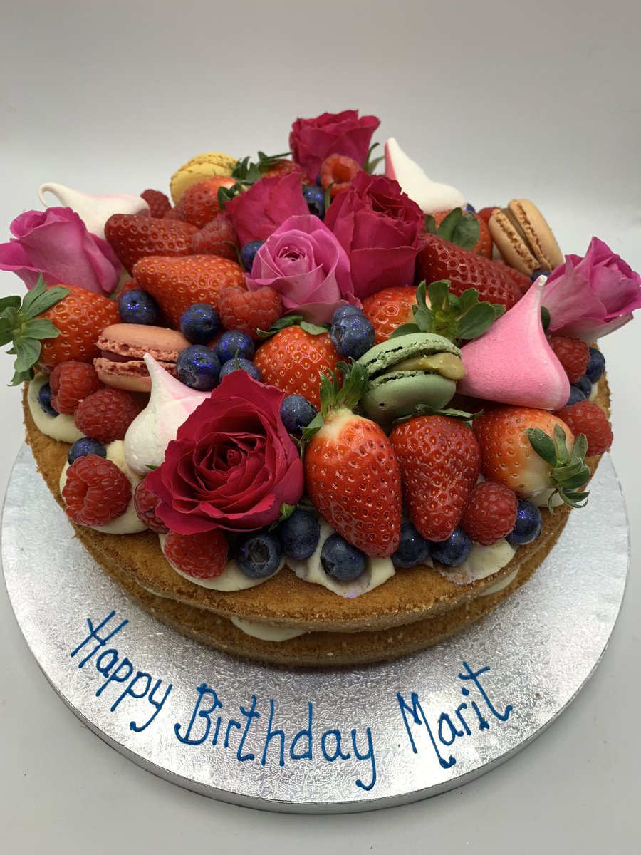 happycakesuk's tweet photo. โMarit loves the Cake!!!โ
This is all we need to know!!
#indieoxford
#signaturecake
#oxford https://t.co/dXCf3zSKHu