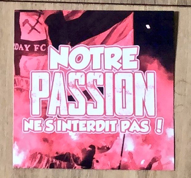 1jour1stick's tweet photo. Et un dernier #StickPyro contre la répression! https://t.co/OGr9brnEAD