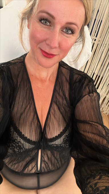 Ich schw&ouml;re du wirst das hier niemals bereuen 🤗 https://t.co/uzszsjIVeg   I swear you will never regret<a href="/tag/lingerie"class="tags"><span>#lingerie</span></a><a href="/tag/curvy"class="tags"><span>#curvy</span></a><a href="/tag/stockings"class="tags"><span>#stockings</span></a><a href="/tag/bbw"class="tags"><span>#bbw</span></a><a href="/tag/chubby"class="tags"><span>#chubby</span></a><a href="/tag/milf"class="tags"><span>#milf</span></a>