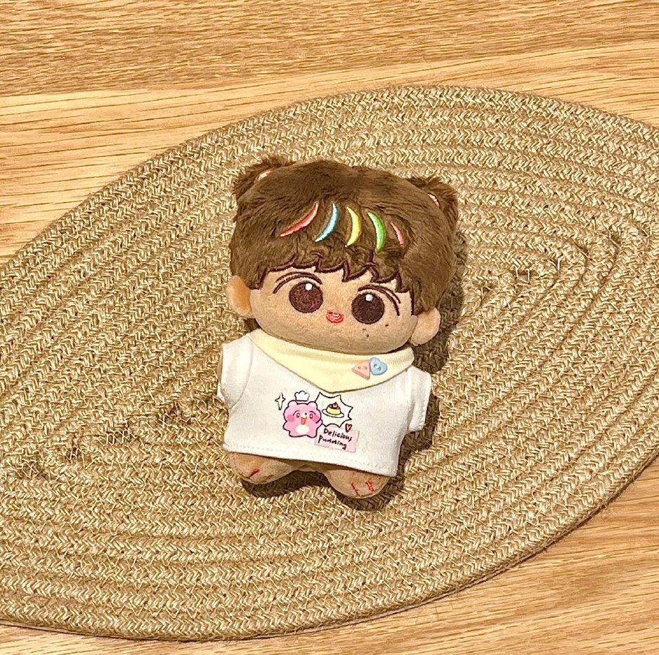LeeHaechanDoll's tweet photo. More photos with darker hair! https://t.co/Qy8X2JfXt2