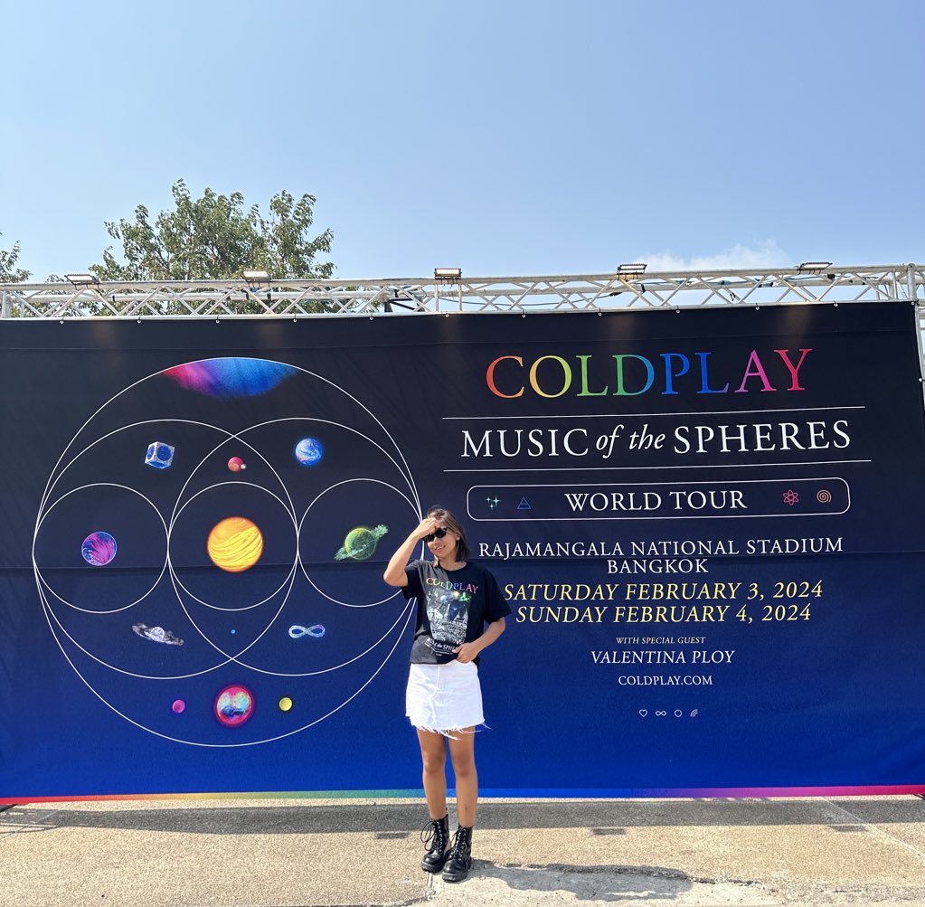 LKPLZ's tweet photo. #ColdplayBKK 🥹😭 https://t.co/TjxH1kIboy