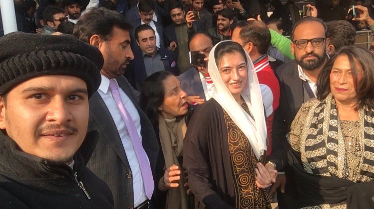 TahiraBadsha's tweet photo. پیاری بیٹی عکسِ بینظیر @AseefaBZ  🥹 آپ کو سالگیرہ کا خوشیوں بھرا دن بہت بہت مبارک ہو 🥳🎂🥳 اللّہ پاک آپ کو خوشیوں سے بھری اور صحت والی لمبی زندگی عطاء کریں الہی آمین.🤲❤️
@AseefaBZ https://t.co/gIvAElT2Yi
