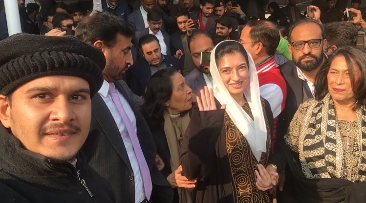 TahiraBadsha's tweet photo. پیاری بیٹی عکسِ بینظیر @AseefaBZ  🥹 آپ کو سالگیرہ کا خوشیوں بھرا دن بہت بہت مبارک ہو 🥳🎂🥳 اللّہ پاک آپ کو خوشیوں سے بھری اور صحت والی لمبی زندگی عطاء کریں الہی آمین.🤲❤️
@AseefaBZ https://t.co/gIvAElT2Yi