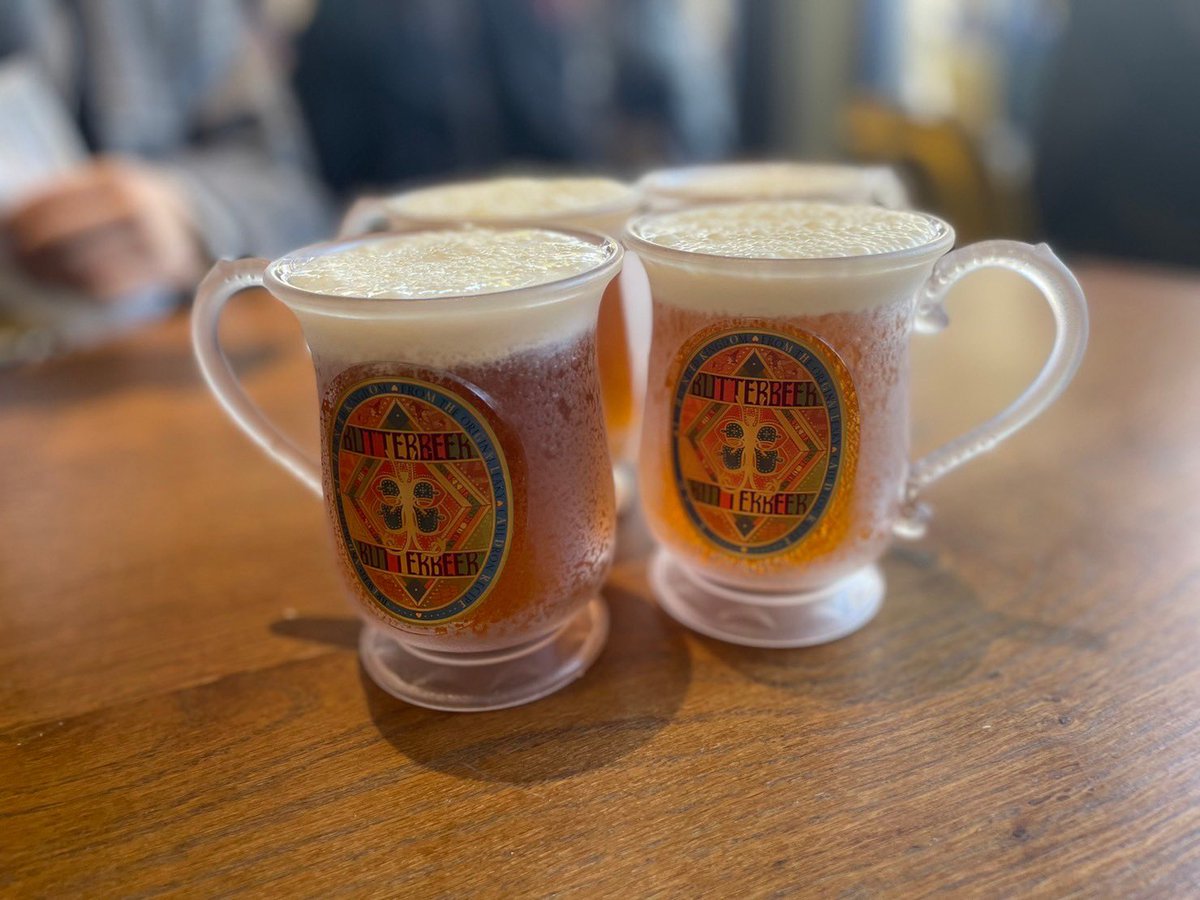 pushmi's tweet photo. 中学の友達と乾杯した🍻 https://t.co/DNUynfJYV3