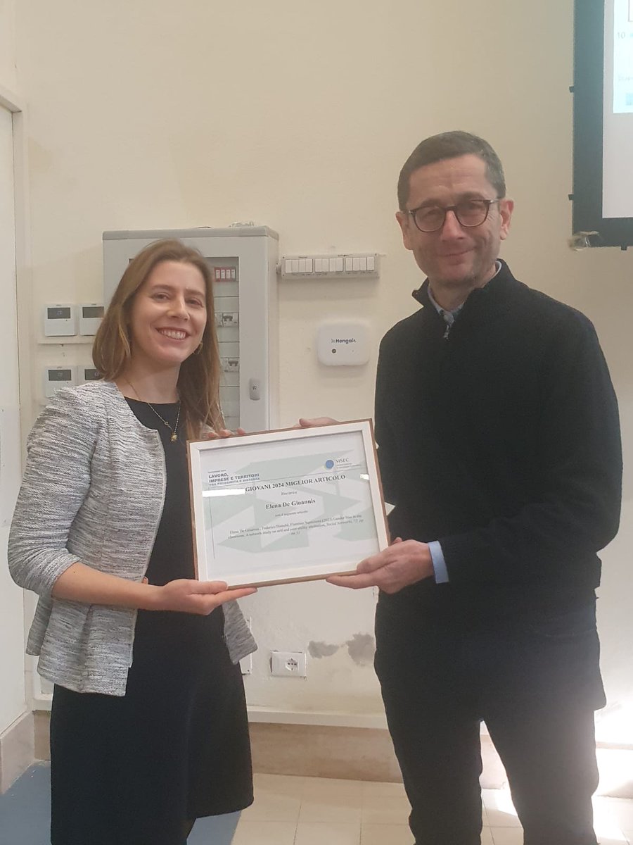 We are very proud to announce that our @ElenaDeGioannis has won the 2024 @sisecit young scholar's best paper award with her network analysis of gendered patterns of status attribution in secondary schools w/ @federico_fb & @squazzoni doi.org/10.1016/j.socn… Congratulations! 🎉