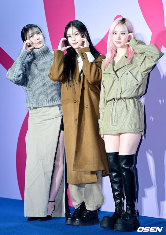 Fotos de prensa de VIVIZ en el fotomural de la Semana de la Moda de Seúl O/I 2024

#VIVIZ @VIVIZ_official