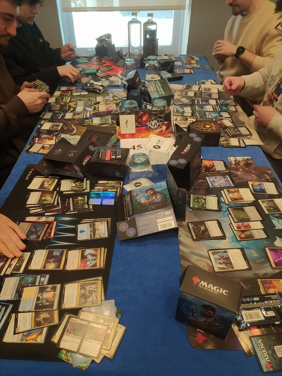 metropol_comics's tweet photo. Llevamos dos días metidos de lleno en la Mansión Karlov de @wizards_magic en las presentaciones. Último día y disfrutando a tope, ¿Juegas a Magic?;)
#mtg #release #mansionkarlov #tcg #wizardsofthecoast #metropoliscomics #ferrol #coruña #vilagarcia #playforfun #cardstore https://t.co/V6dXyRIBOA