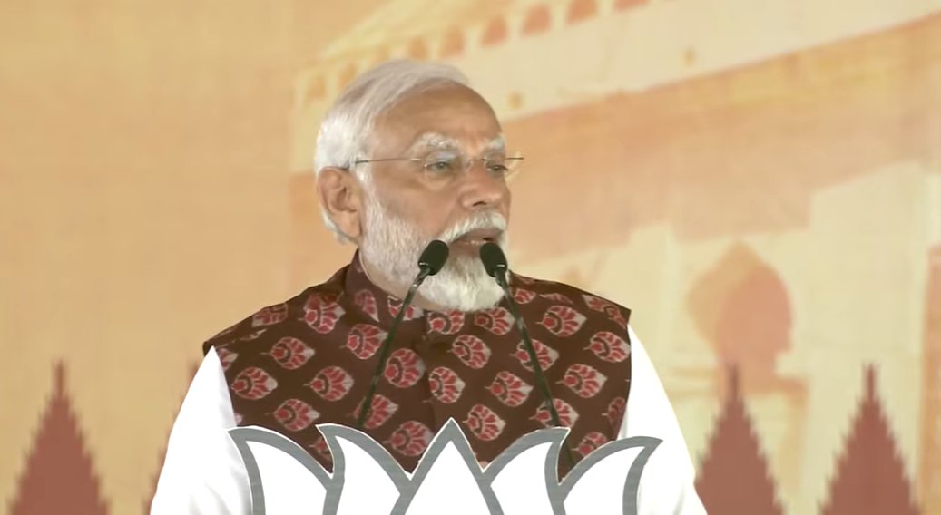 SelvaMPPY's tweet photo. பாஜக அரசு நாட்டில் முழுமையான வளர்ச்சியை உறுதி செய்து வருகிறது.

2014க்கு முன், இந்திய இளைஞர்கள் விரக்தியில் மூழ்கி, அவர்களின் எதிர்காலம் இருளில் மூழ்கியது.

ஆனால், நேர்மையான பாஜக அரசு அவர்களுக்குப் பின்னால் நிற்பதால் இன்று இந்திய இளைஞர்கள் நம்பிக்கையுடன் உள்ளனர். 
@BJP4India @narendramodi @blsanthosh @BlrNirmal @JPNadda