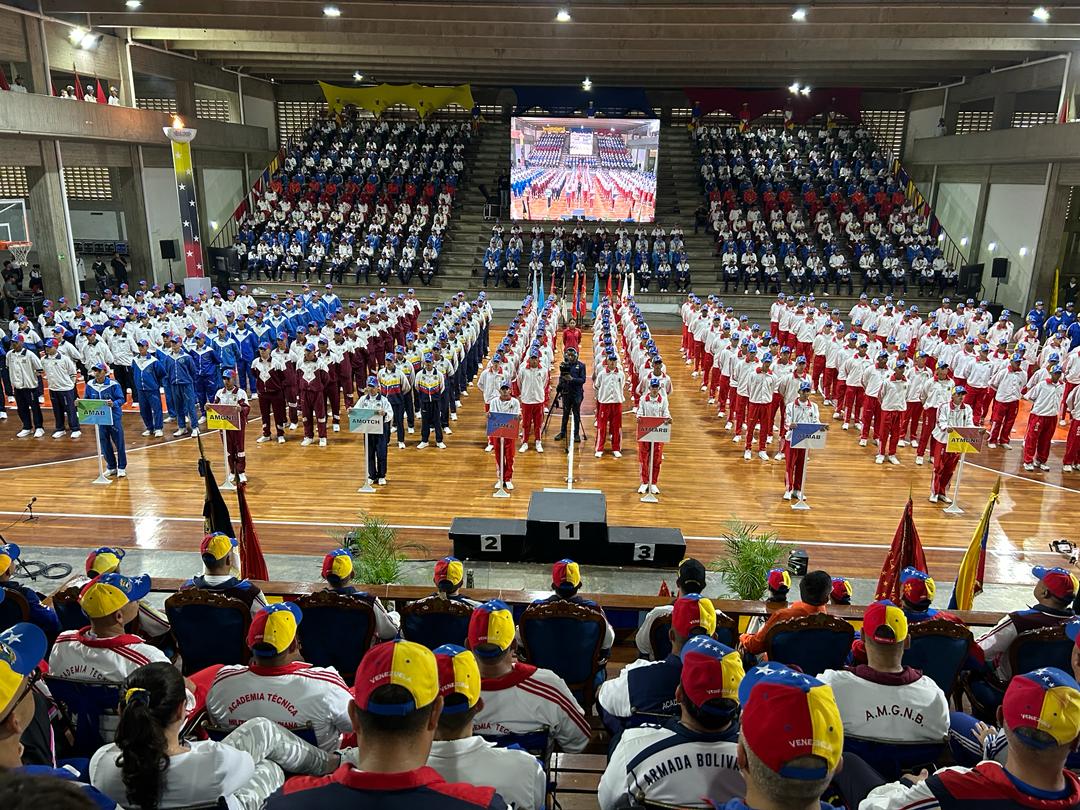 #02Febrero || Ceremonia de clausura de los XXXVI Juegos Deportivos Interacademias Militares Bicentenario de las Batallas de Junín y Ayacucho 2024 #UMBV, evento donde se evidenció camaradería, espíritu deportivo, sana competencia, valores y unidad de la #FANB #25AnosJuntoAlPueblo