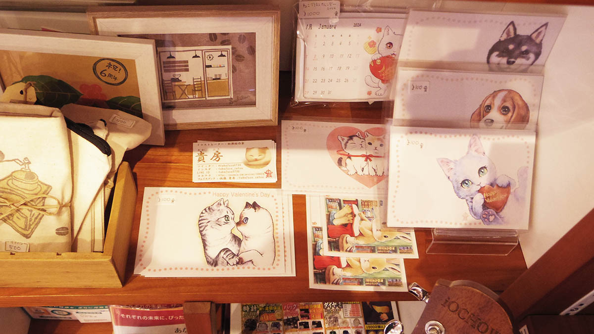 仲良し猫さんズのバレンタインカードを、宮前平のコーヒー焙煎工房nagomiさん@nagomi25907504に置かせていただきました!✍️😊
一枚100円です。
バレンタインの贈り物に、このカードに一言メッセージを添えてみませんか?🐱🐾
コーヒー豆はマンデリンを買って帰りました♪☕
#色鉛筆 #猫 #illustration 