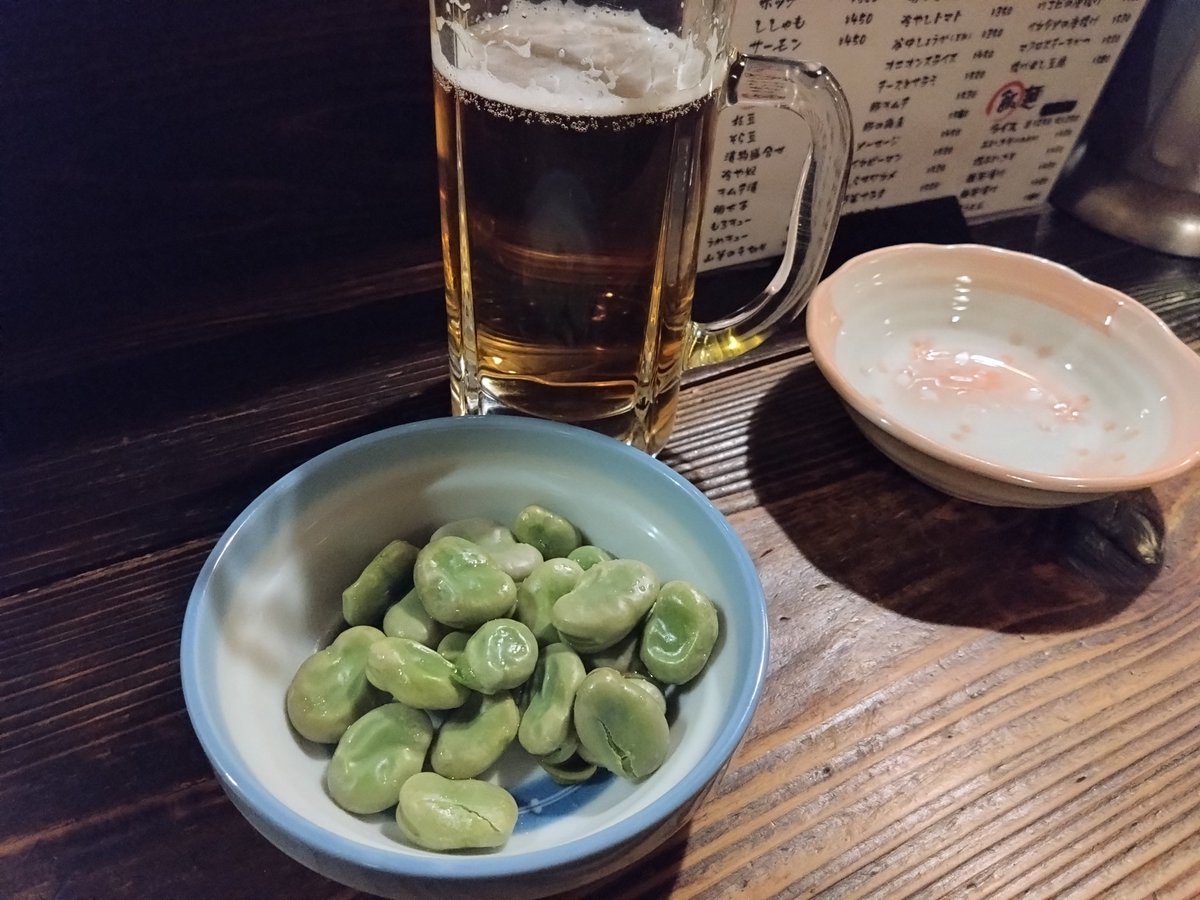 sakuramaru_taro's tweet image. 久しぶりに一人で過ごせる夜なので、近所のモツ焼き屋へ飲みに来ました。いい感じの店内に旨いモツ焼きとビール。至福の時間です😁
#松戸 #火の国