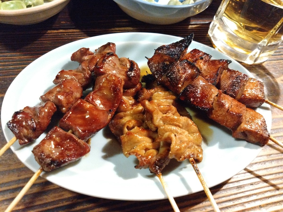 sakuramaru_taro's tweet image. 久しぶりに一人で過ごせる夜なので、近所のモツ焼き屋へ飲みに来ました。いい感じの店内に旨いモツ焼きとビール。至福の時間です😁
#松戸 #火の国